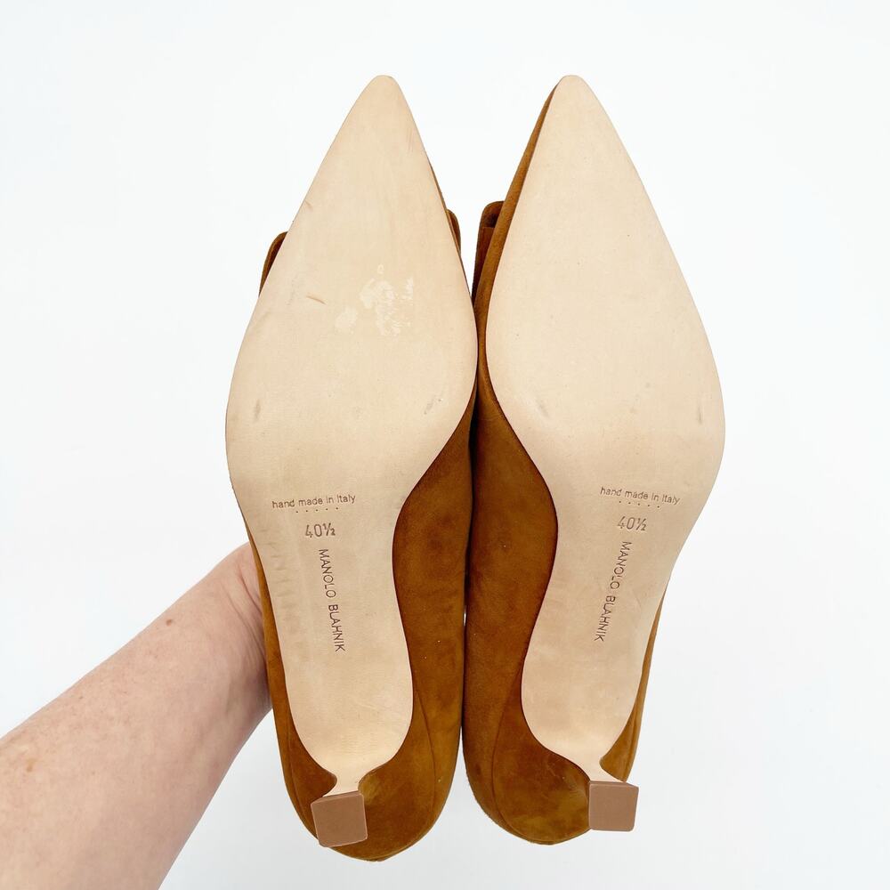 Manolo Blahnik Maysale Camel Tan Suede Buckle Pointed Toe Kitten Heels IT 40.5 - Picture 9 of 10